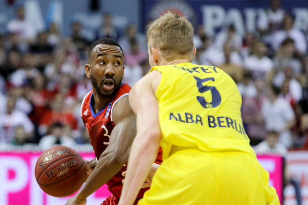 根据检方指 根据检方指