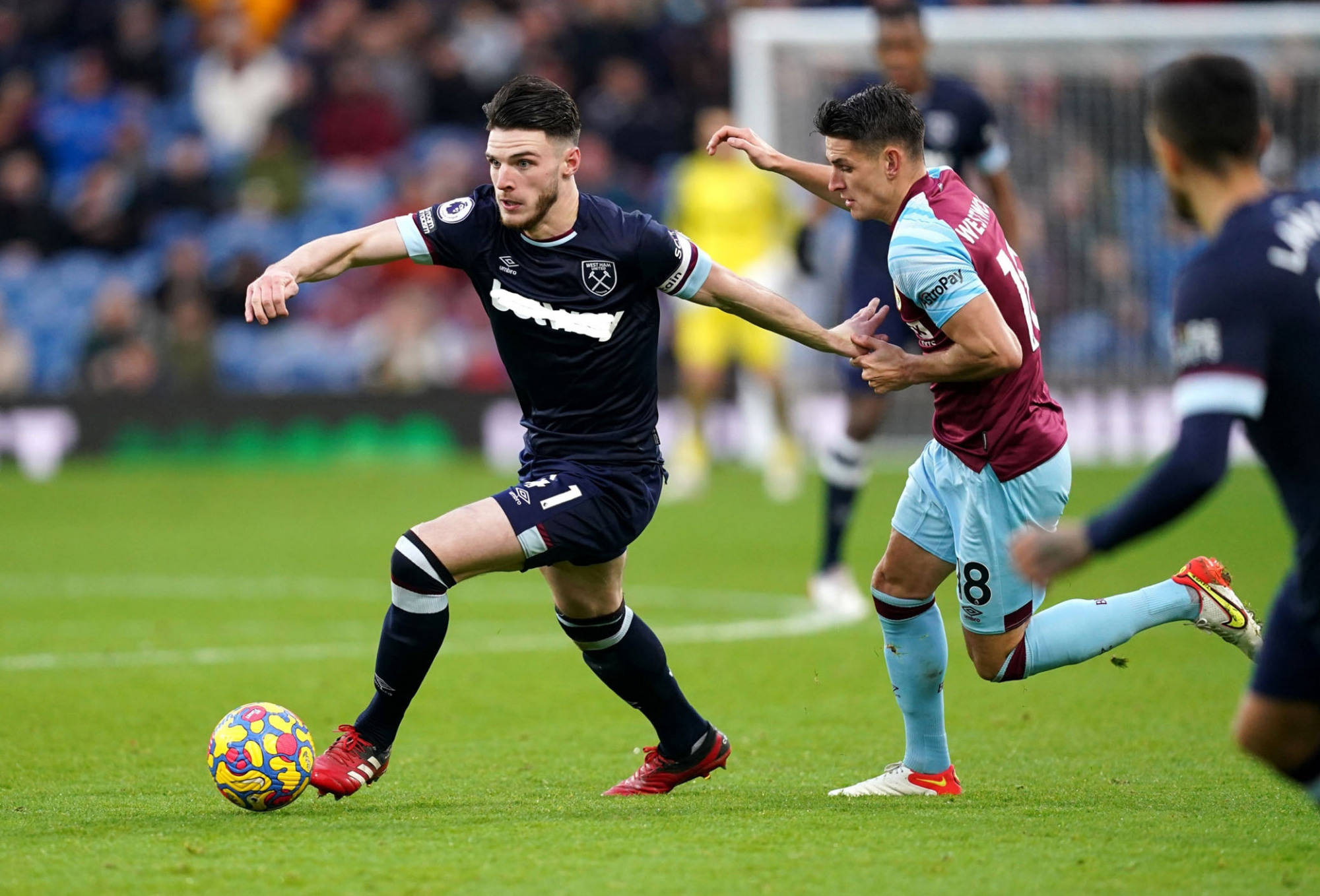 紧随其后的 紧随其后的